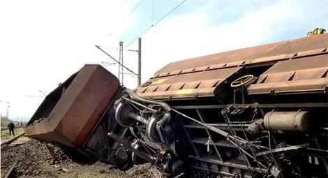 Дерайлиралият влак возел 1 440 това брикети за ТЕЦ Бобов дол /галерия/