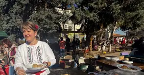 Сарми, песни и усмивки събраха близо 5000 души на първия Празник на Хотанската сарма