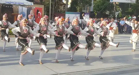 Найденкировци спечелиха овации на фестивал на чесъна в Ташкьопрю Найденкировци спечелиха овации на фестивал на чесъна в Ташкьопрю