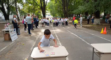 Пазим себе си и другите на пътя - състезание по пътна безопасност в русенското училище "Възраждане"
