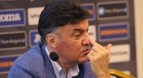 Дузпа: Боби Михайлов не хвана първата дузпа, ще пусне ли кокала след втората?