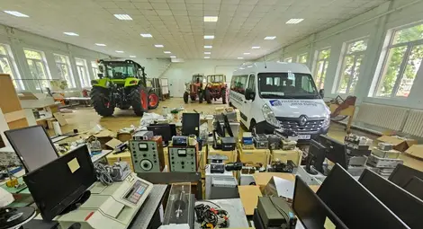 Това е само малка част от дарението. Това е само малка част от дарението.