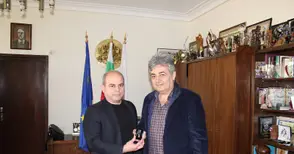 Мариан Савов със златна значка и плакет за 60-ата си годишнина