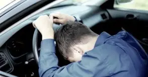 25-годишен седнал в колата надрусан с два вида дрога