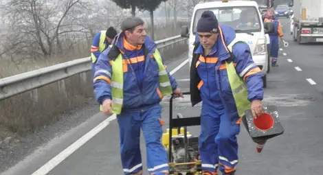 Запълват дупките по Е-79 край Благоевград 