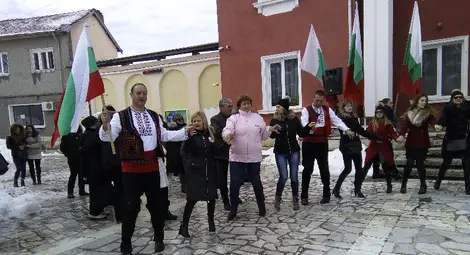 Хоро за 3 март извиха жителите на Две могили