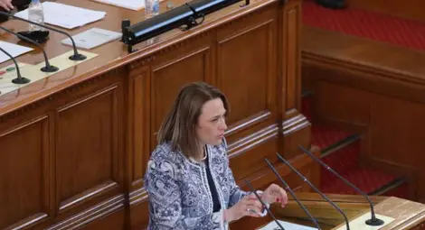 Ива Митева: Няма нужда депутатите да имат Великденска ваканция