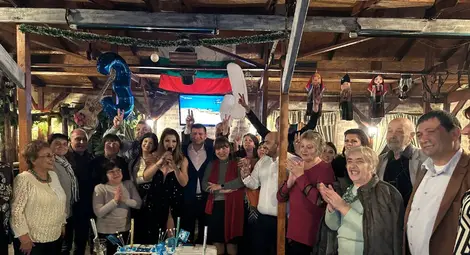 СДС Русе отбеляза 34-ия си рожден ден със специална торта /галерия/ СДС Русе отбеляза 34-ия си рожден ден със специална торта /галерия/