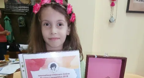 9-годишната Петя пътува до Индия, за да си вземе наградата за рисунка