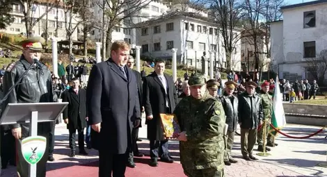 Въвеждат доброволна служба в България