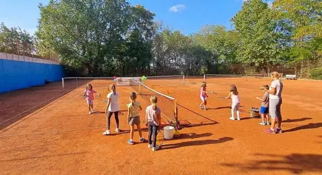 Таксите за кортовете в парка се увеличават с 15-25 на сто Таксите за кортовете в парка се увеличават с 15-25 на сто