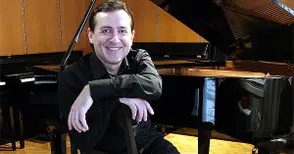 Виртуозът на пианото Людмил Ангелов с две премиерни изпълнения в Русе