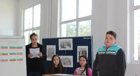 Цветя на признателност поставят днес ценовчани