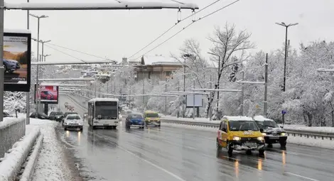 Обявен е жълт код за сняг, поледици и вятър