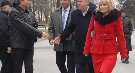 Вижте фамозната депутатка Анна Баракова на Йордановден в Пловдив /галерия/