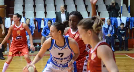 &bdquo;Дунав 8806&ldquo; мина парадно през &bdquo;Хасково&ldquo; без звездата Сантяго