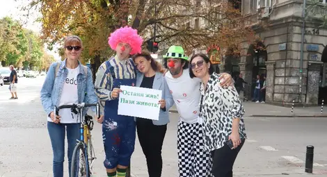 Клоуни предадоха уроци на малки и големи как да пазят себе си и другите на пътя