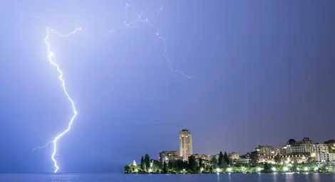 Буря, градушка и проливни дъждове очакват на Балканите