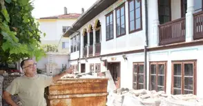 Сбъркали керемидите за ремонта на Задругата