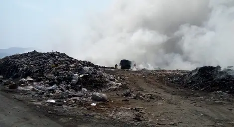 Булдозери помогнаха на пожарната за овладяване на пожар на русенското сметище Булдозери помогнаха на пожарната за овладяване на пожар на русенското сметище