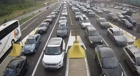 21 000 леки автомобила са преминали през ГКПП "Калотина" през почивните дни