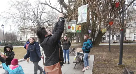 Дървото на влюбените отново  разцъфна с пъстри валентинки