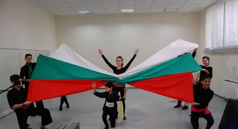 Цели семейства атакуват предварителните кастинги за &bdquo;България търси талант&rdquo; /галерия/