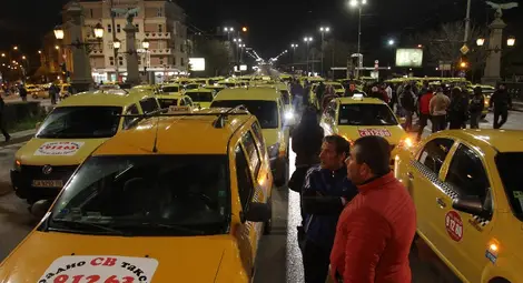 Таксиметрови шофьори: Законът трябва да се промени
