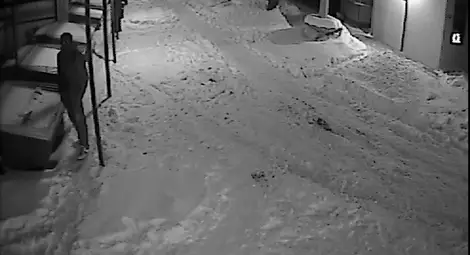 Маскиран крадец остави без ток два пазара