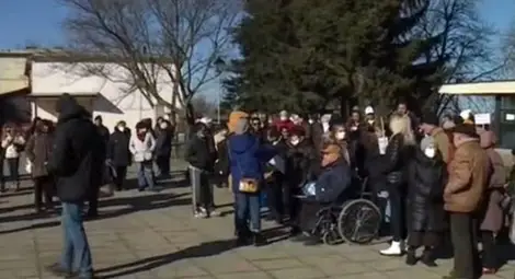 Ново село застана зад своя доктор Ивайло Иванов