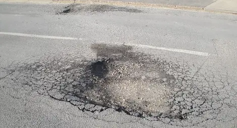 Семейство ранено заради дупки по булевард &bdquo;България&ldquo;