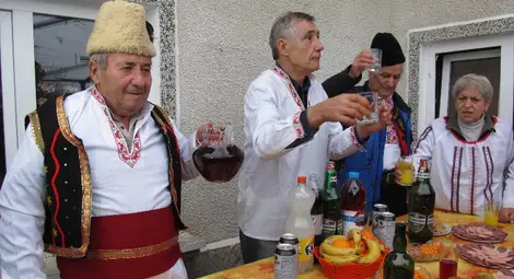 &bdquo;Сухо шише се суши на шосе&ldquo; пак брои чашките в Черешово