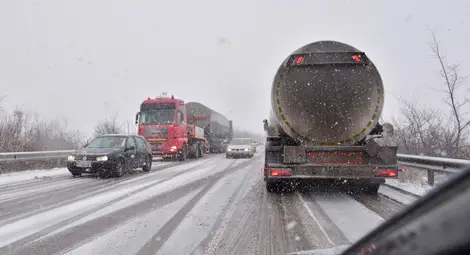 Бъчварова вини и шофьорите за усложненията по пътищата