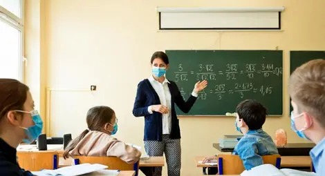 Учители настояват за дистанционно обучение до края на пандемията