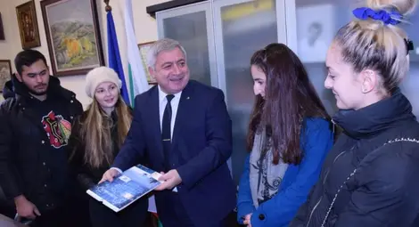 Студенти-дизайнери в Русенския университет изработиха Адвентен календар  за участие в международен конкурс