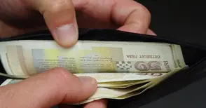 Стар клиент на полицията ограбил брутално старец в центъра