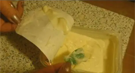 Клиенти се оплакаха от хляб с буболечка, сирене с пластмаса и карначе с дупка