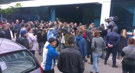 Живата верига пред ТВ 7 не допусна полицейски началници в сградата