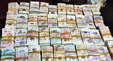 Митническите служители от ТД Митница Русе откриха 225 000 британски и шотландски лири в товарен автомобил Митническите служители от ТД Митница Русе откриха 225 000 британски и шотландски лири в товарен автомобил