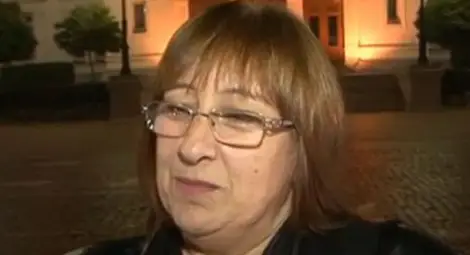 Двойничката на Цецка Цачева закъса безработна