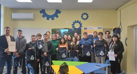 Местната комисия по превенция поздрави изявени ученици от Професионалната гимназия в Кубрат