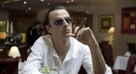 Легенда на Фулъм: Бербатов се разхожда из терена сякаш е с палто и цигара в уста