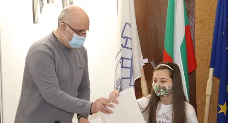 Областният управител Галин Григоров награди победителите в литературен конкурс на Военния клуб в Русе