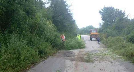 Буря засипа пътя между две села и остави без вода Бяла