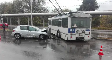 Шофьор на тролей 2 години без книжка за причинена смърт на мъж в катастрофа