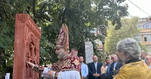 Председателят на Съюза на арменците в Европа: Този камък близо 2 години се намира в България, Бог пожела да бъде в двора на русенската църква