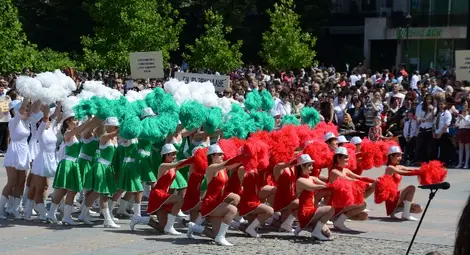 &bdquo;Върви, народе възродени&ldquo; събра на площада стотици малки и големи