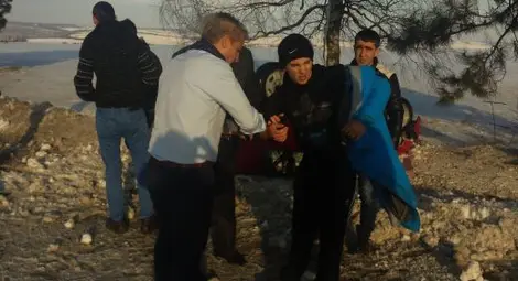 Здравният министър спасява ранени в катастрофа