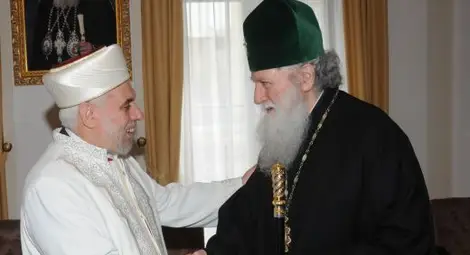 Патриархът и главният мюфтия си стиснаха ръцете заради младите
