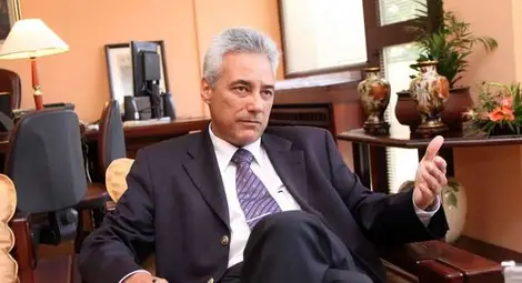 Райков иска министрите да си вдигат мобилните телефони